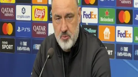 《揭秘战局！斯拉维亚教头盛赞：巴萨终结力惊人，现场观感远超电视震撼》